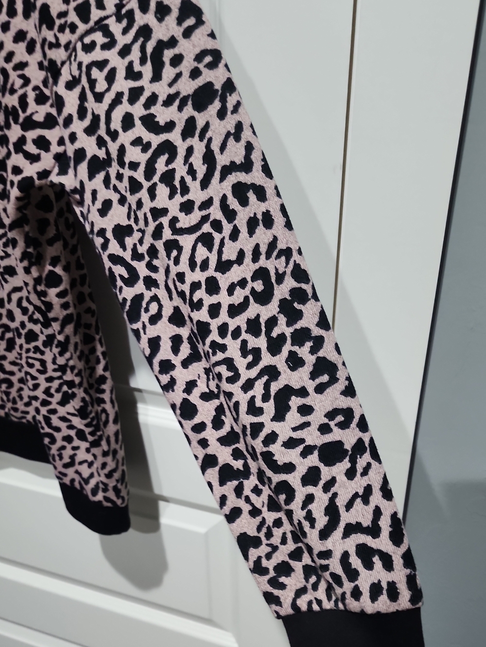 NWT Sunshine & Rodeos Lightweight Leopard Sweater - Picture 2 of 5